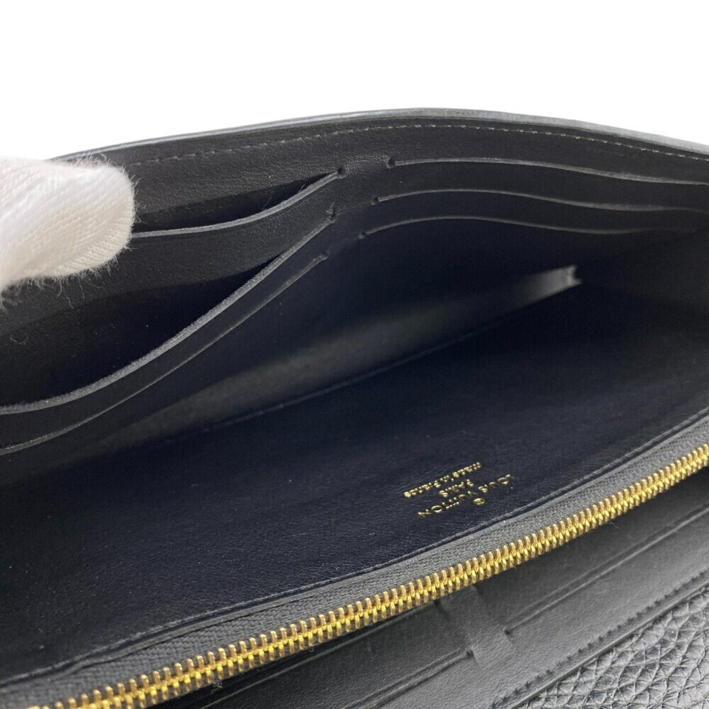 Louis Vuitton Capucines, Black, Leather, wallet