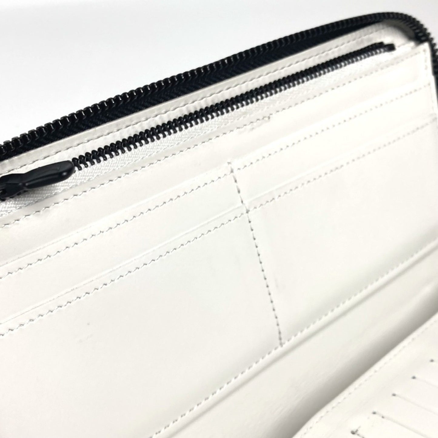 Louis Vuitton Zippy Wallet Vertical, White, Leather, wallet