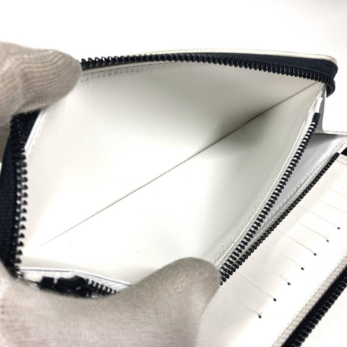 Louis Vuitton Zippy Wallet Vertical, White, Leather, wallet