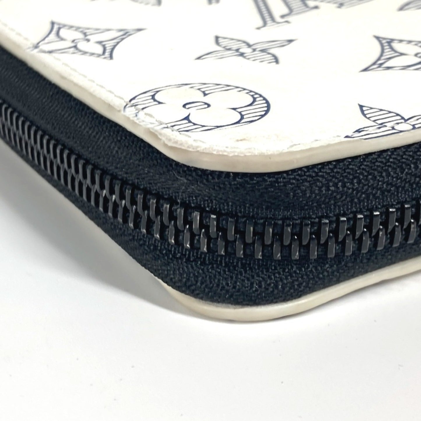 Louis Vuitton Zippy Wallet Vertical, White, Leather, wallet
