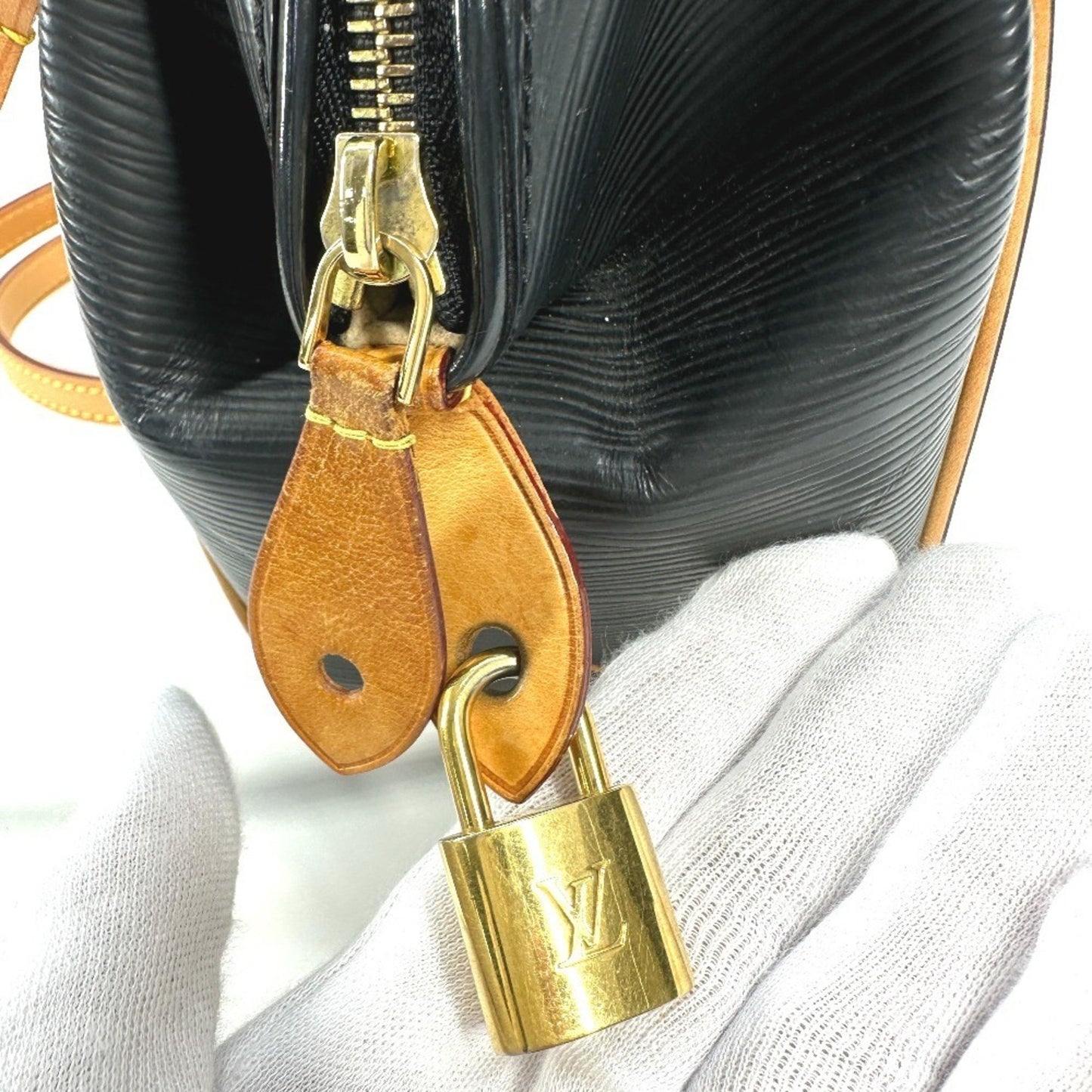 Louis Vuitton Doc BB, Black, Leather, handbag