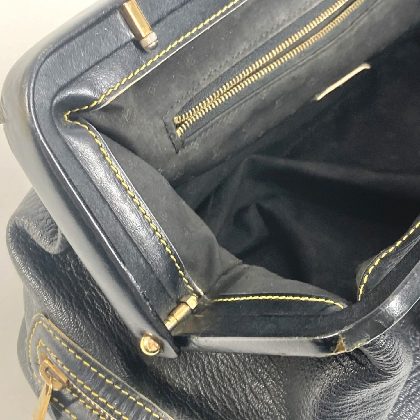 Louis Vuitton Suhali, Black, Leather, handbag