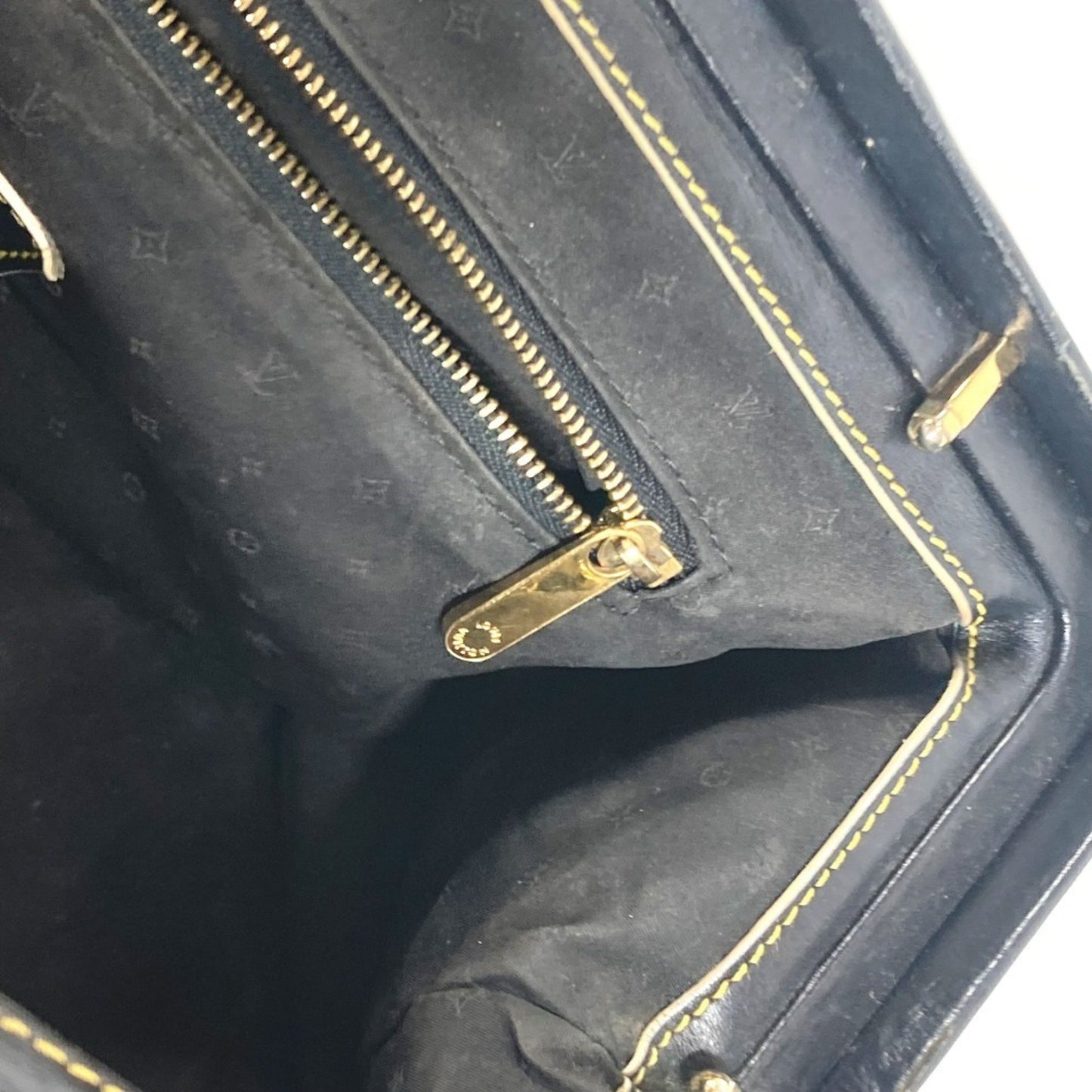 Louis Vuitton Suhali, Black, Leather, handbag