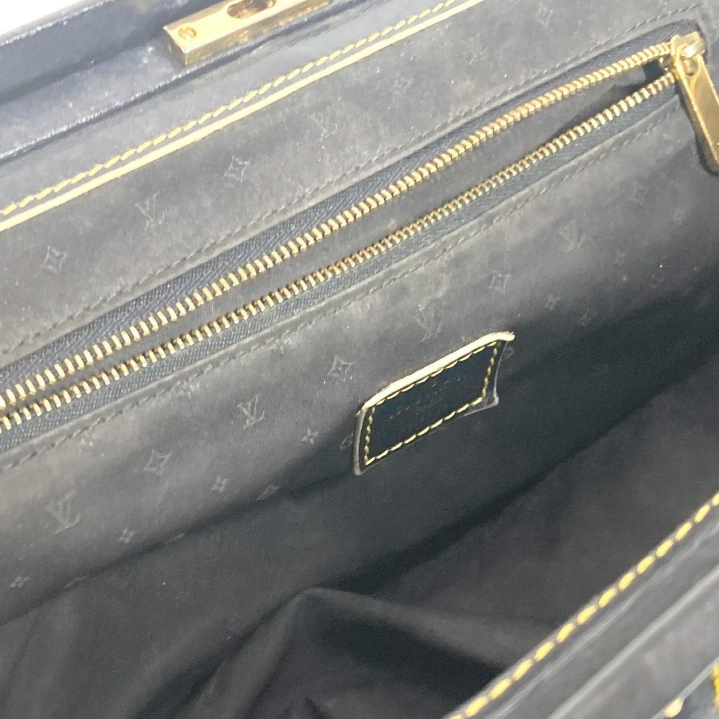 Louis Vuitton Suhali, Black, Leather, handbag