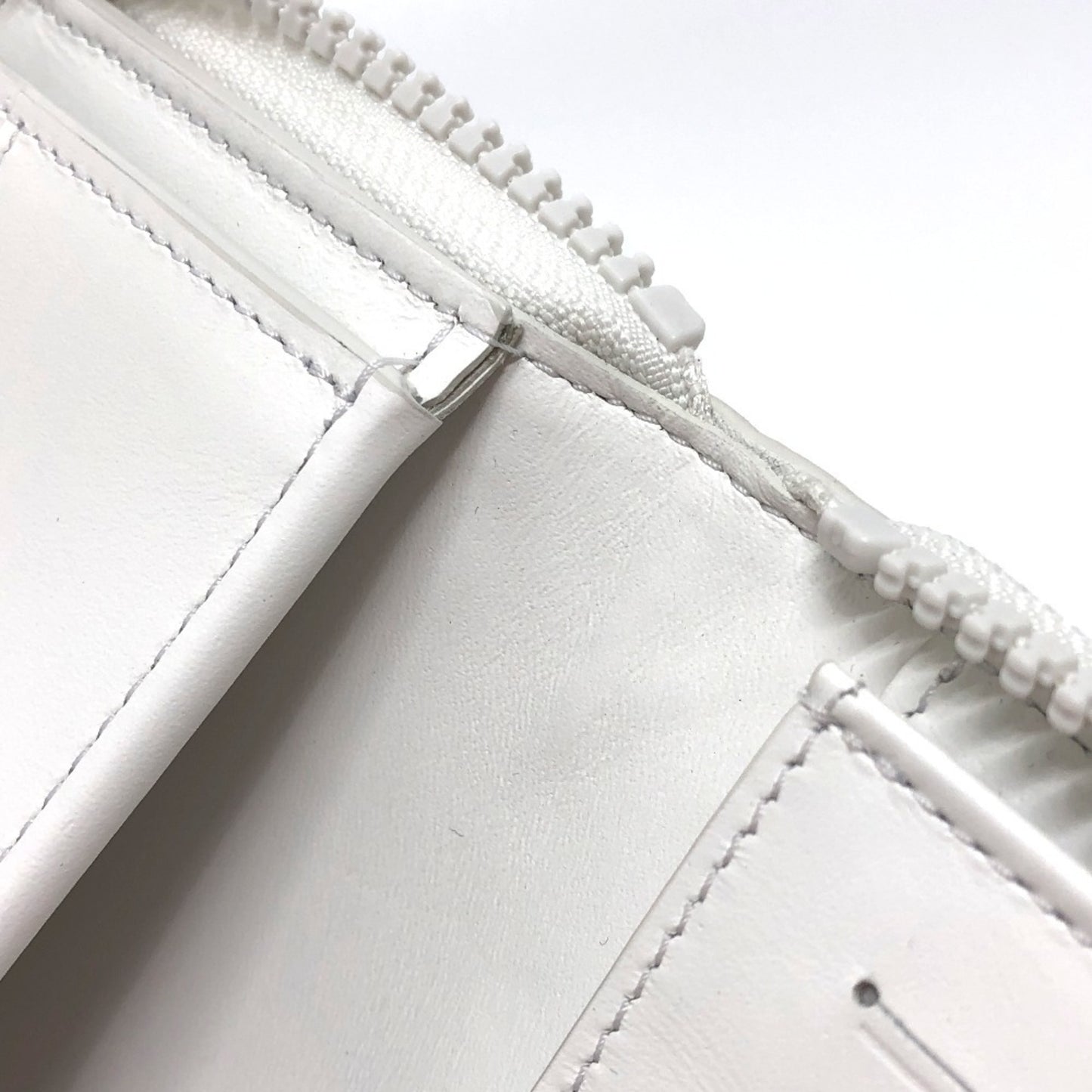 Louis Vuitton Zippy Wallet Vertical, White, Leather, wallet