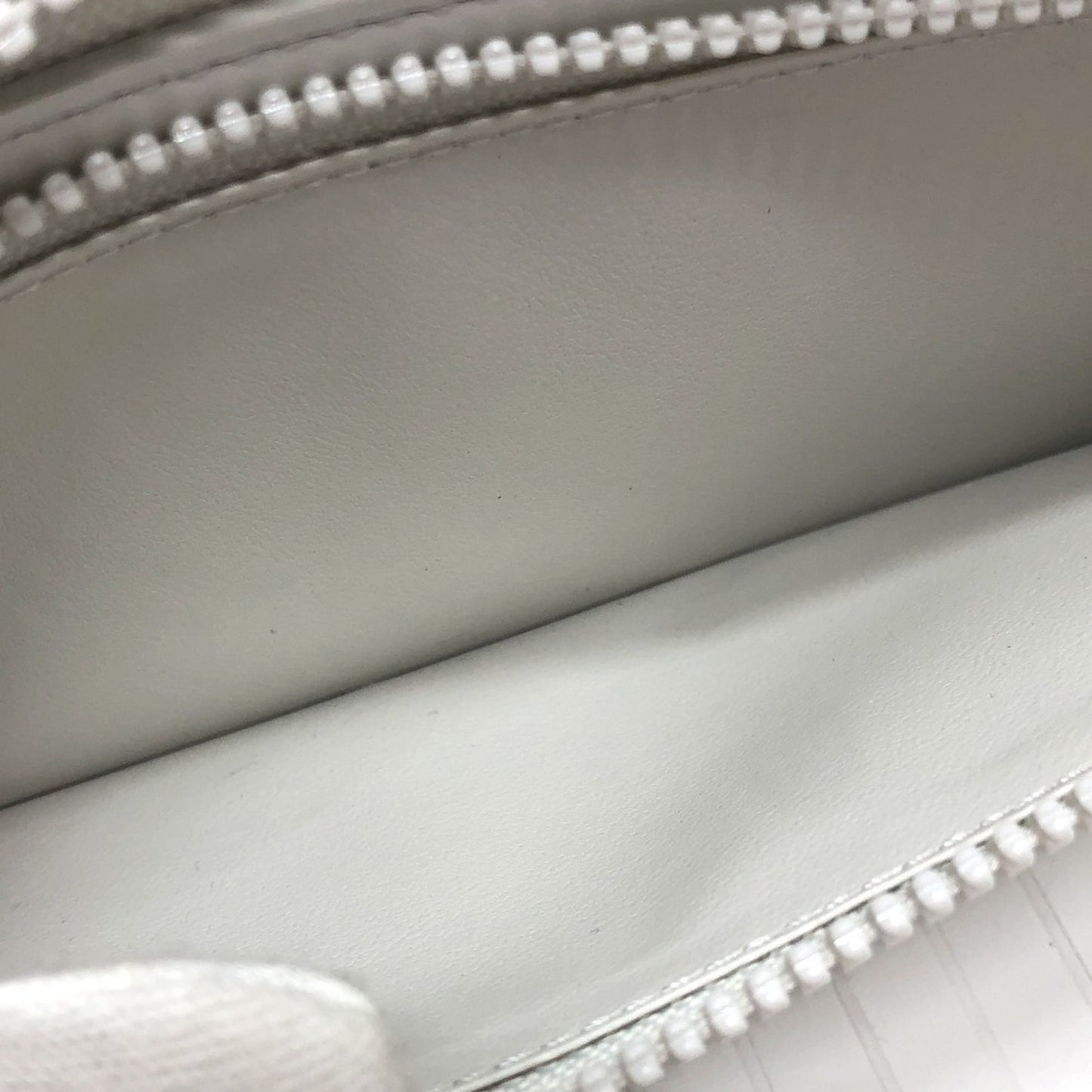 Louis Vuitton Zippy Wallet Vertical, White, Leather, wallet