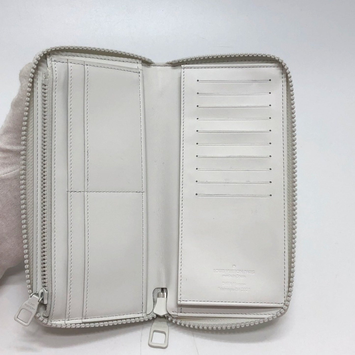 Louis Vuitton Zippy Wallet Vertical, White, Leather, wallet