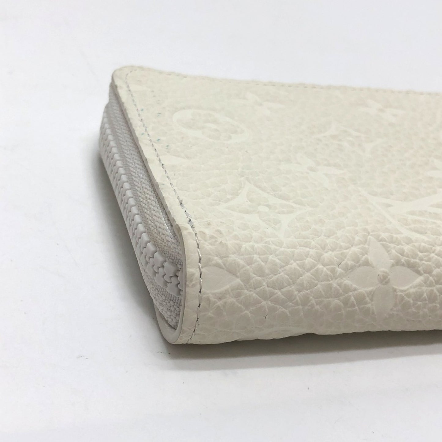 Louis Vuitton Zippy Wallet Vertical, White, Leather, wallet
