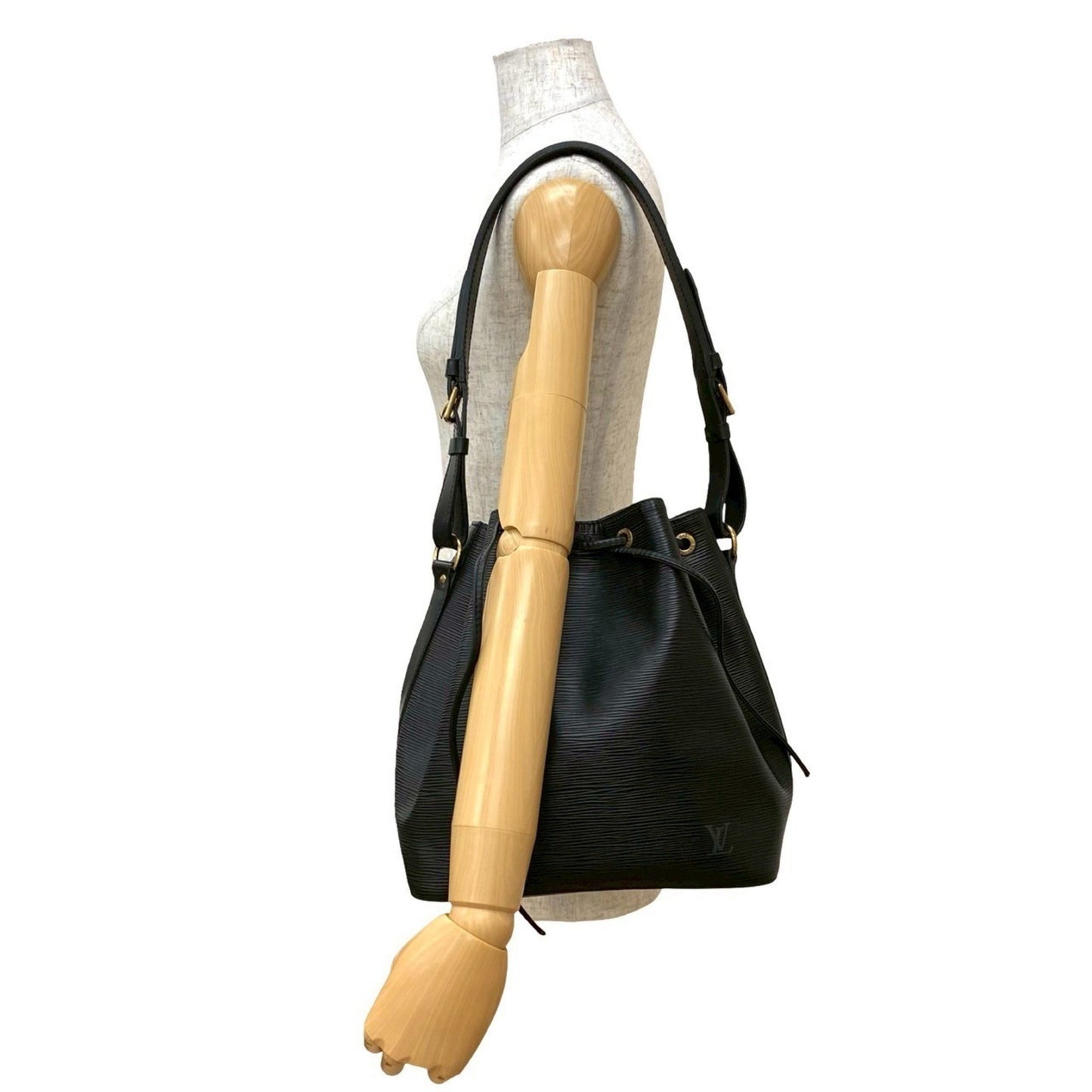 Louis Vuitton Petit Noé, Black, Leather, shoulder