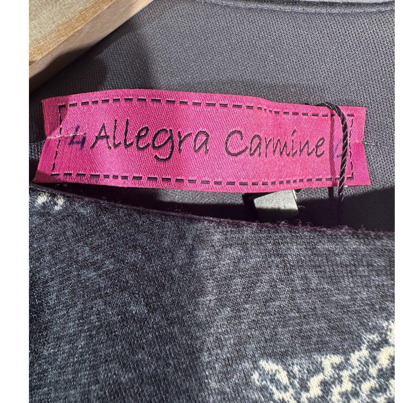 Φόρεμα ALLEGRA CARMINE με λάστιχο και φαρδύ τελείωμα