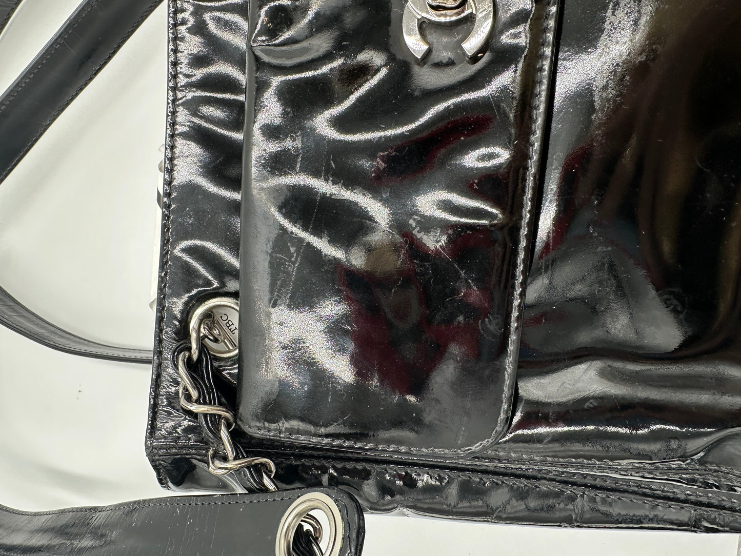 Chanel BLACK PATENT LEATHER HANDBAG diana, Black, Patent Leather, Shoulder Bag