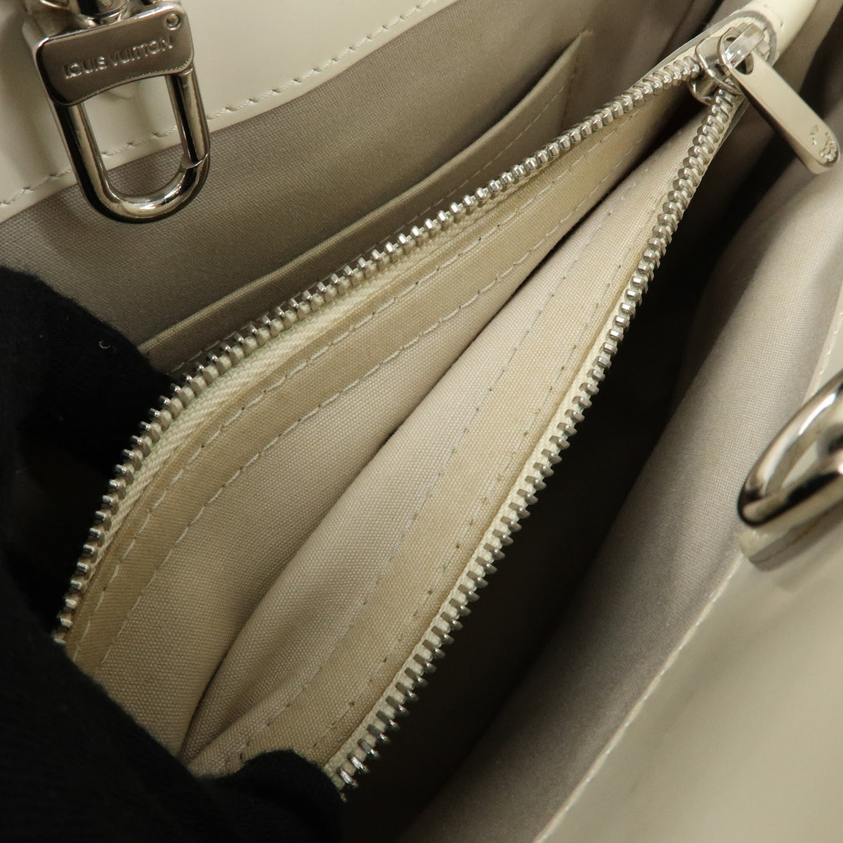 Louis Vuitton Passy Epi Leather, White, Leather, Tote Bag