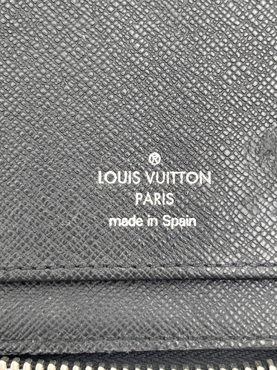 Louis Vuitton Nicolas Ghesquière Zippy Wallet - Brandsamsara