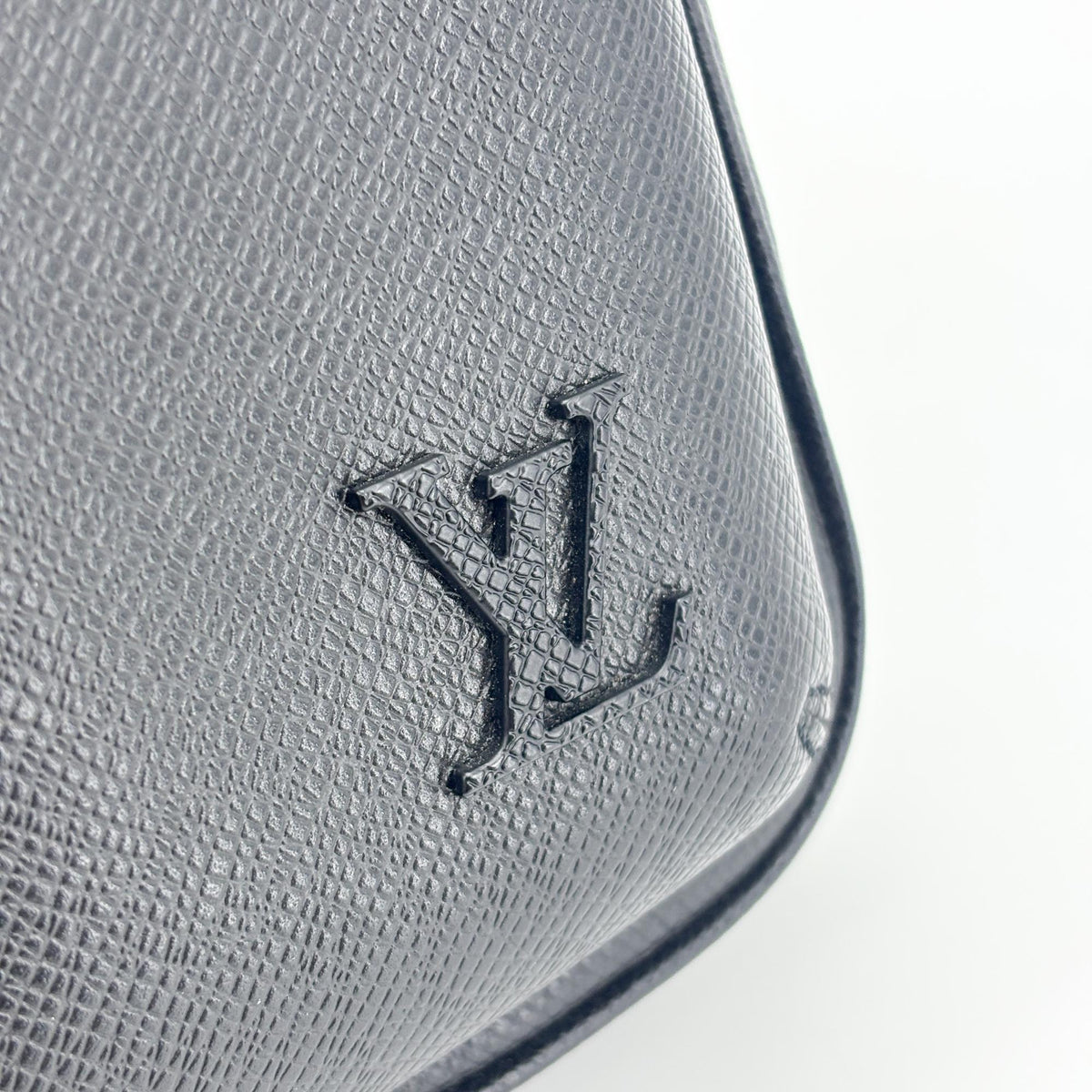 Louis Vuitton Avenue Sling Taiga Leather, Black, Leather, Handbag