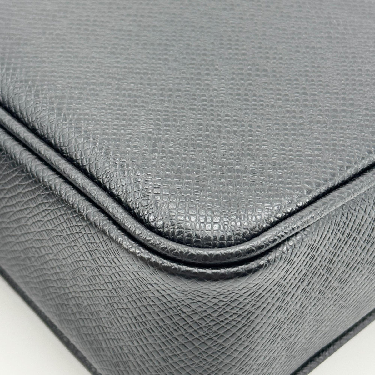 Louis Vuitton Kasai Clutch Taiga Leather, Black, Leather, Clutch