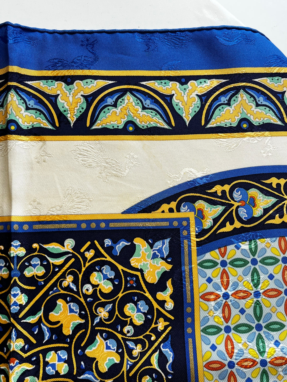 Hermes Carré 90 Silk multicolor, Multicolour, Silk, Scarf