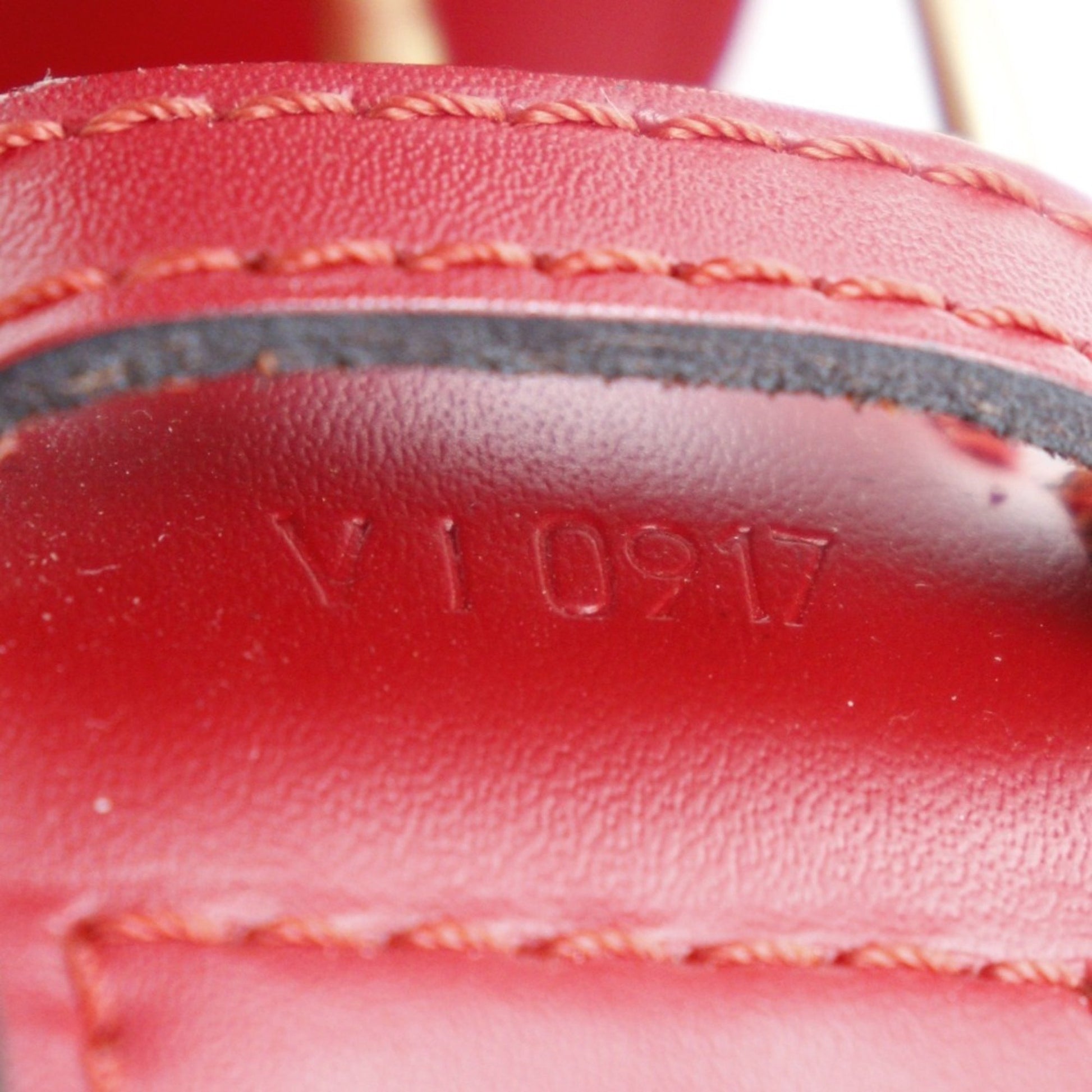 Louis Vuitton Sac d'épaule, Red, Leather, shoulder