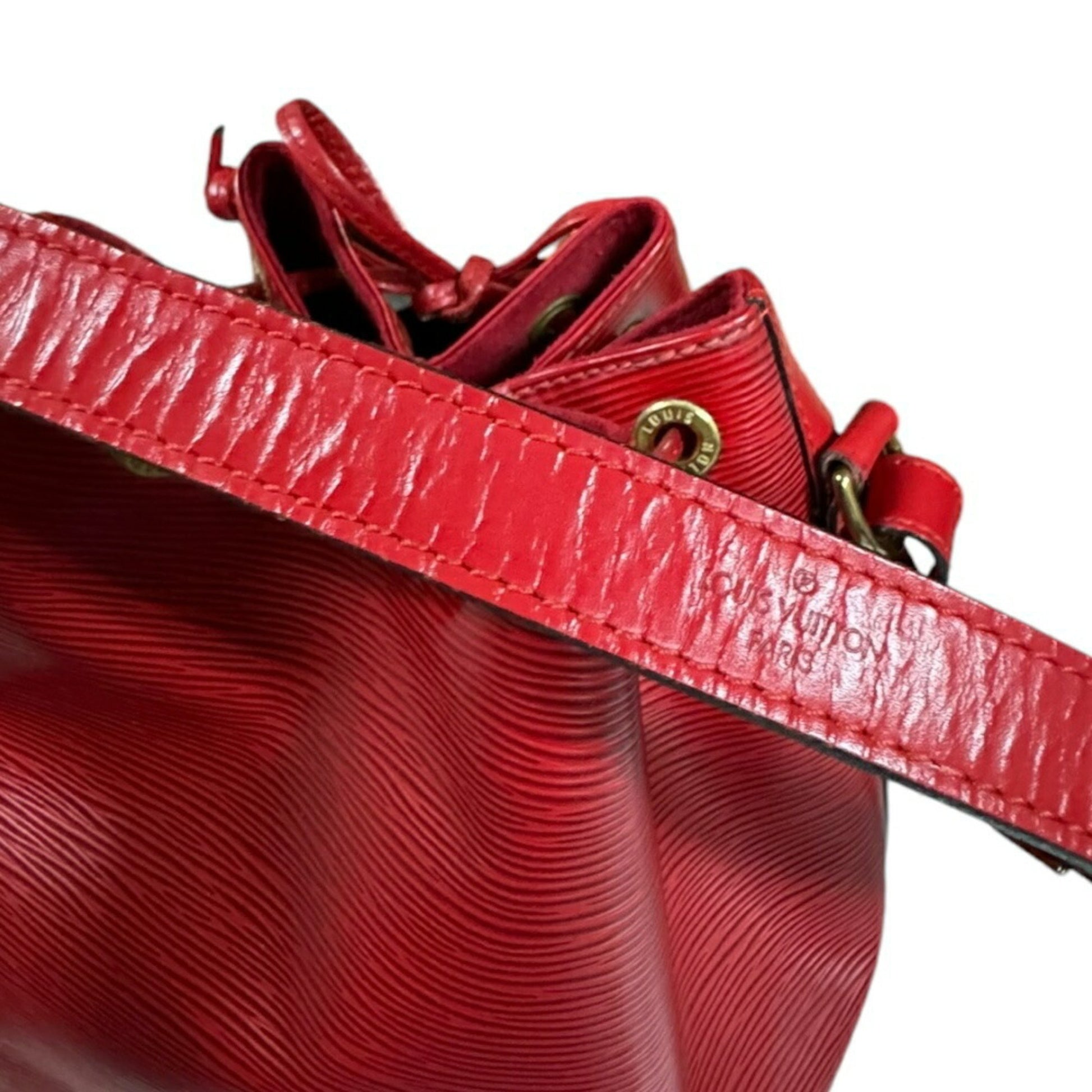 Louis Vuitton Noé, Red, Leather, shoulder