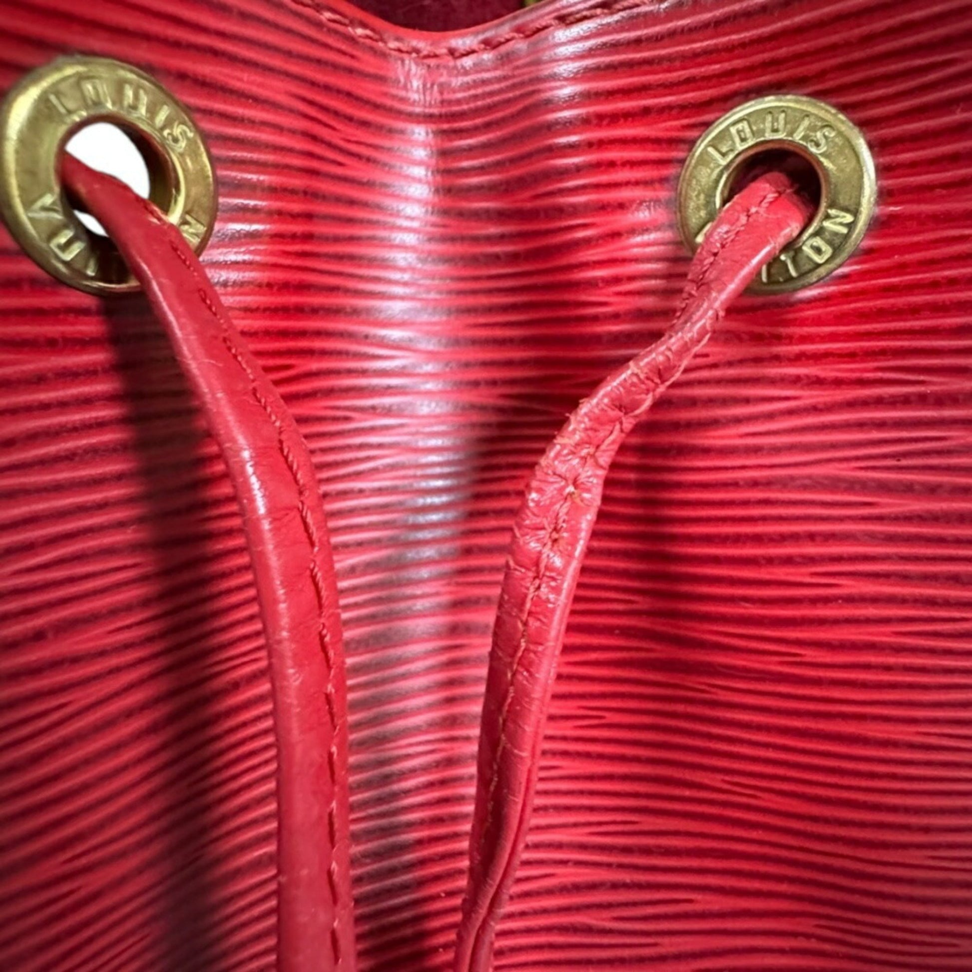 Louis Vuitton Noé, Red, Leather, shoulder