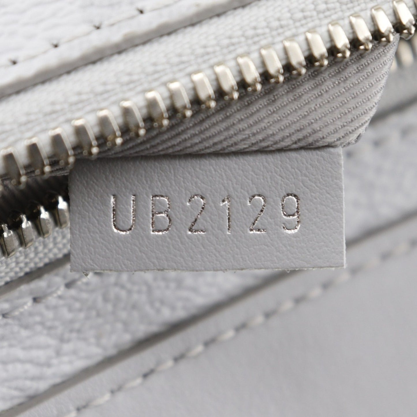 Louis Vuitton Flat Vertical, Grey, Canvas, tote