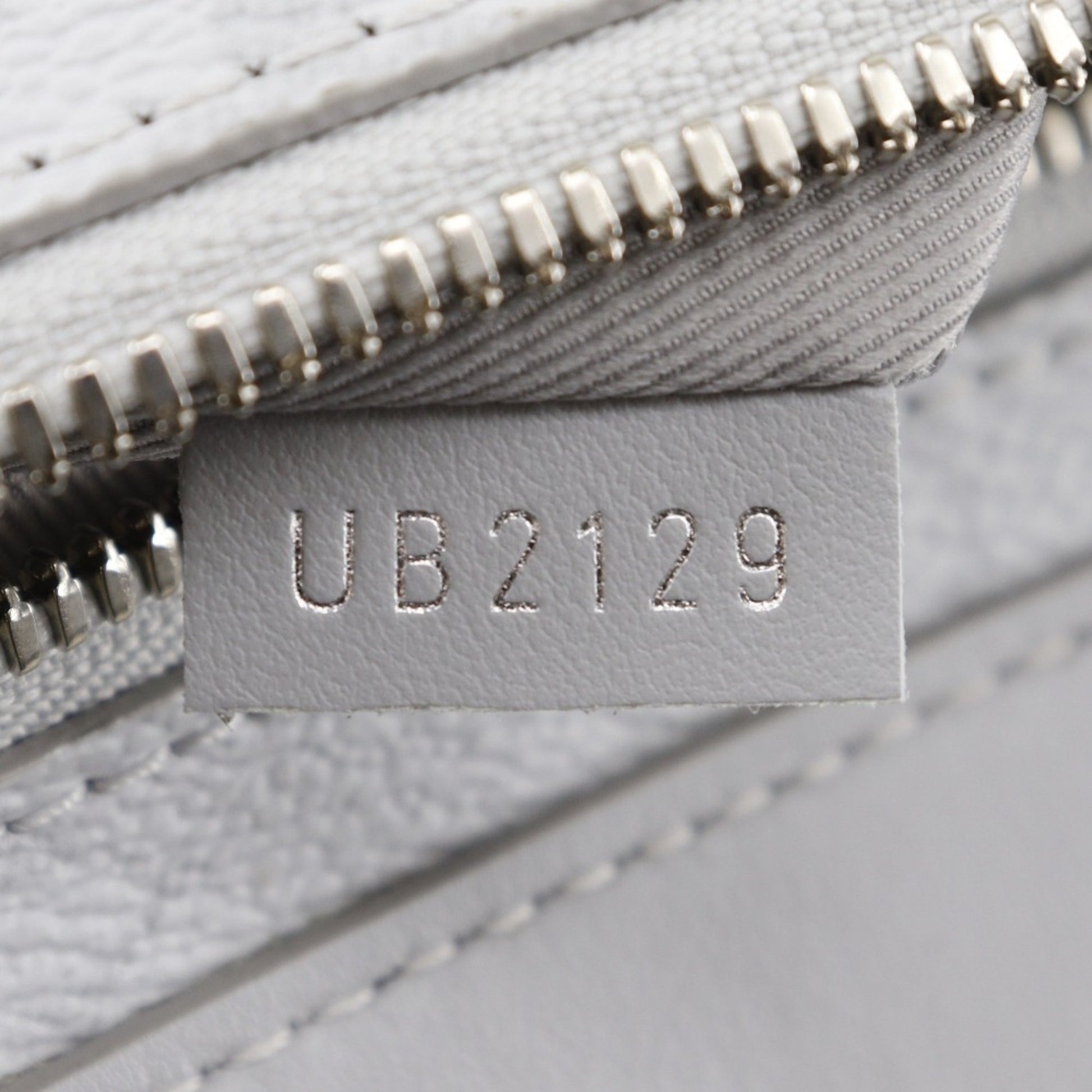 Louis Vuitton Flat Vertical, Grey, Canvas, tote