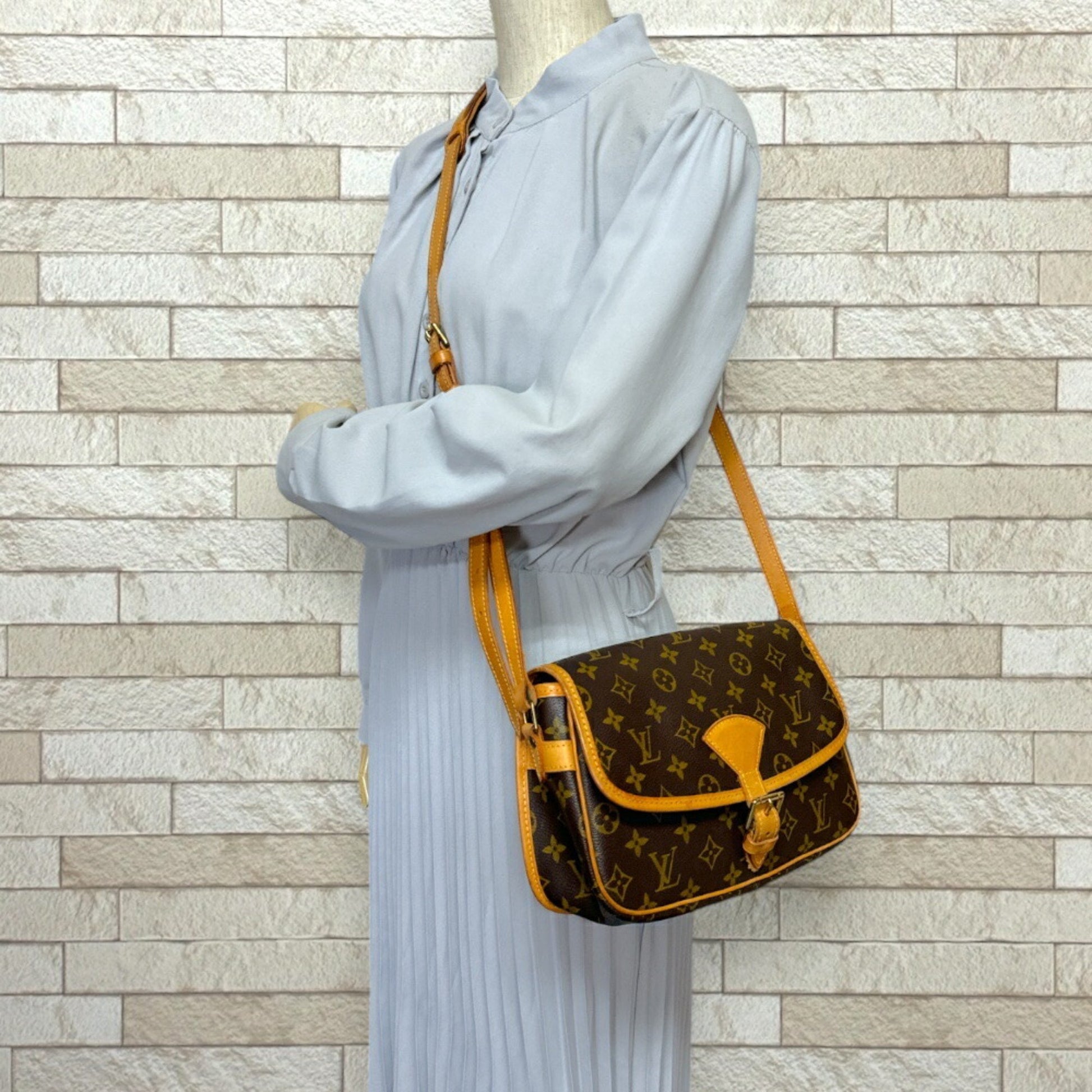 Louis Vuitton Sologne, Brown, Canvas, shoulder