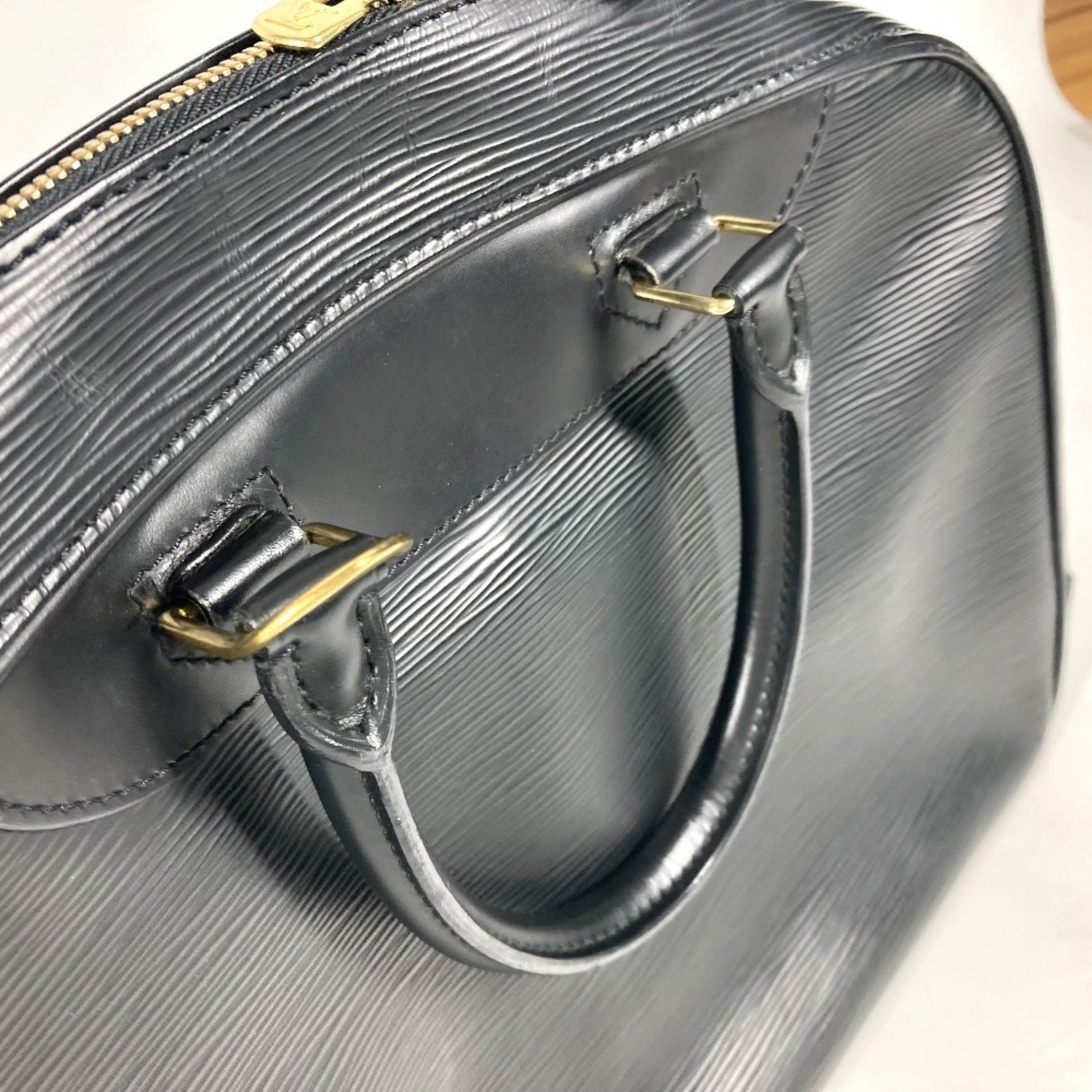 Louis Vuitton Deauville, Black, Leather, handbag