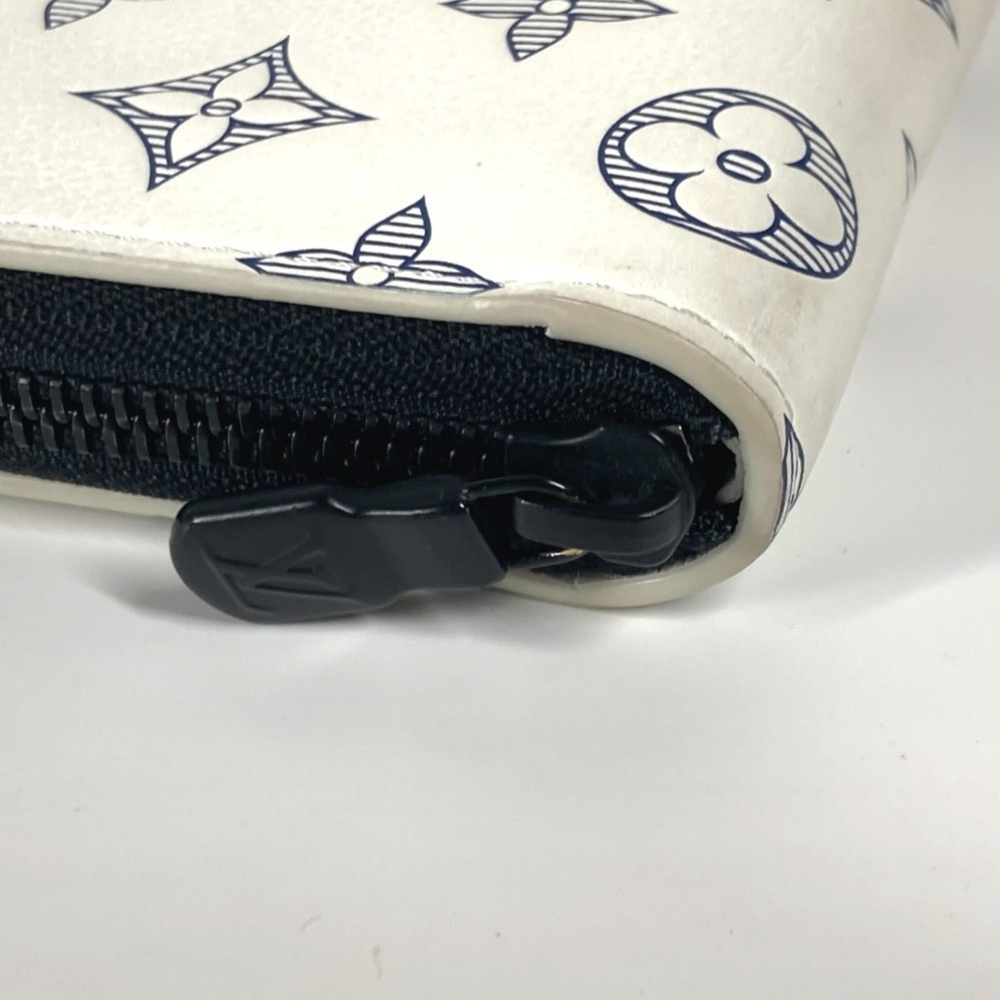 Louis Vuitton Zippy Wallet Vertical, White, Leather, wallet