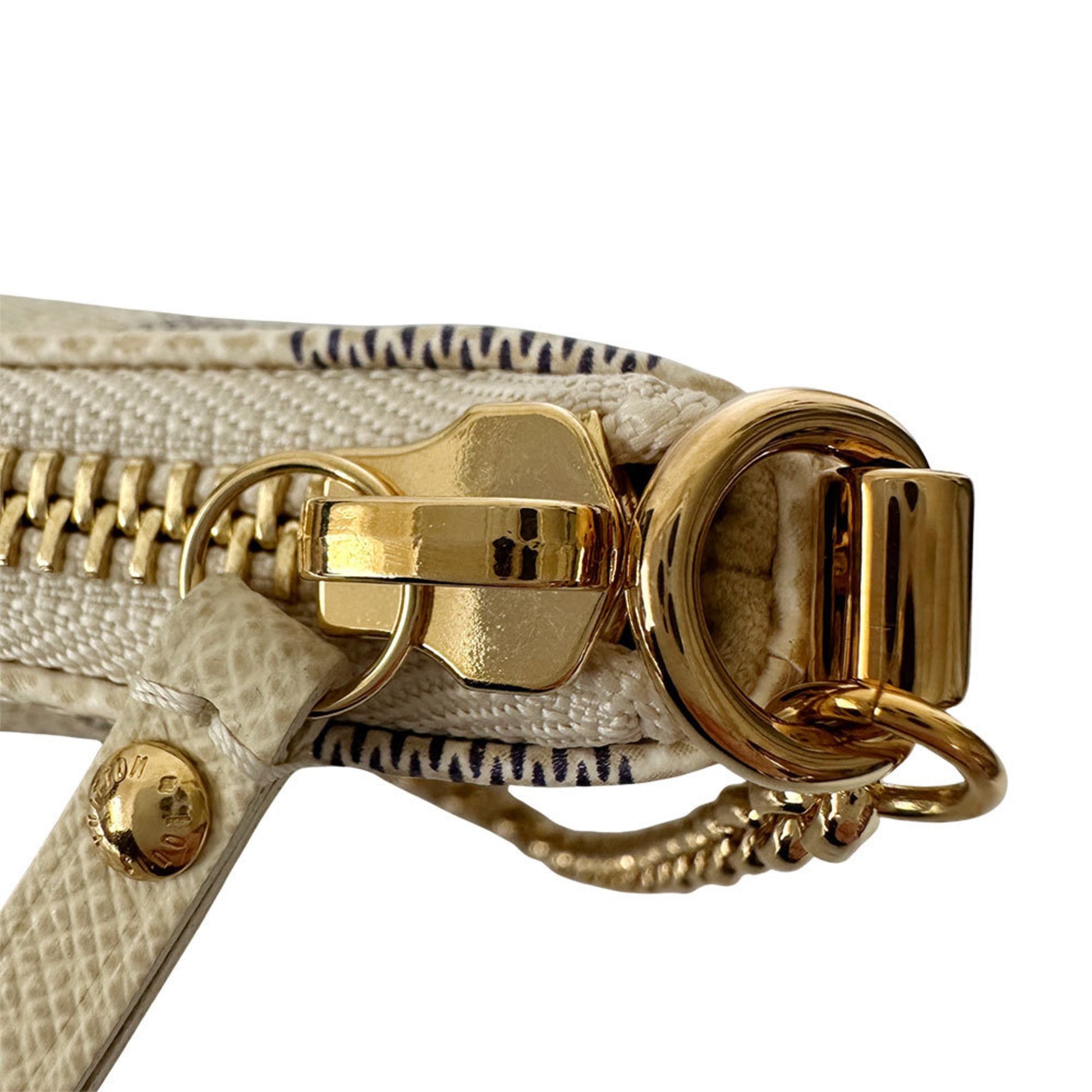 Louis Vuitton Milla, White, Canvas, clutch