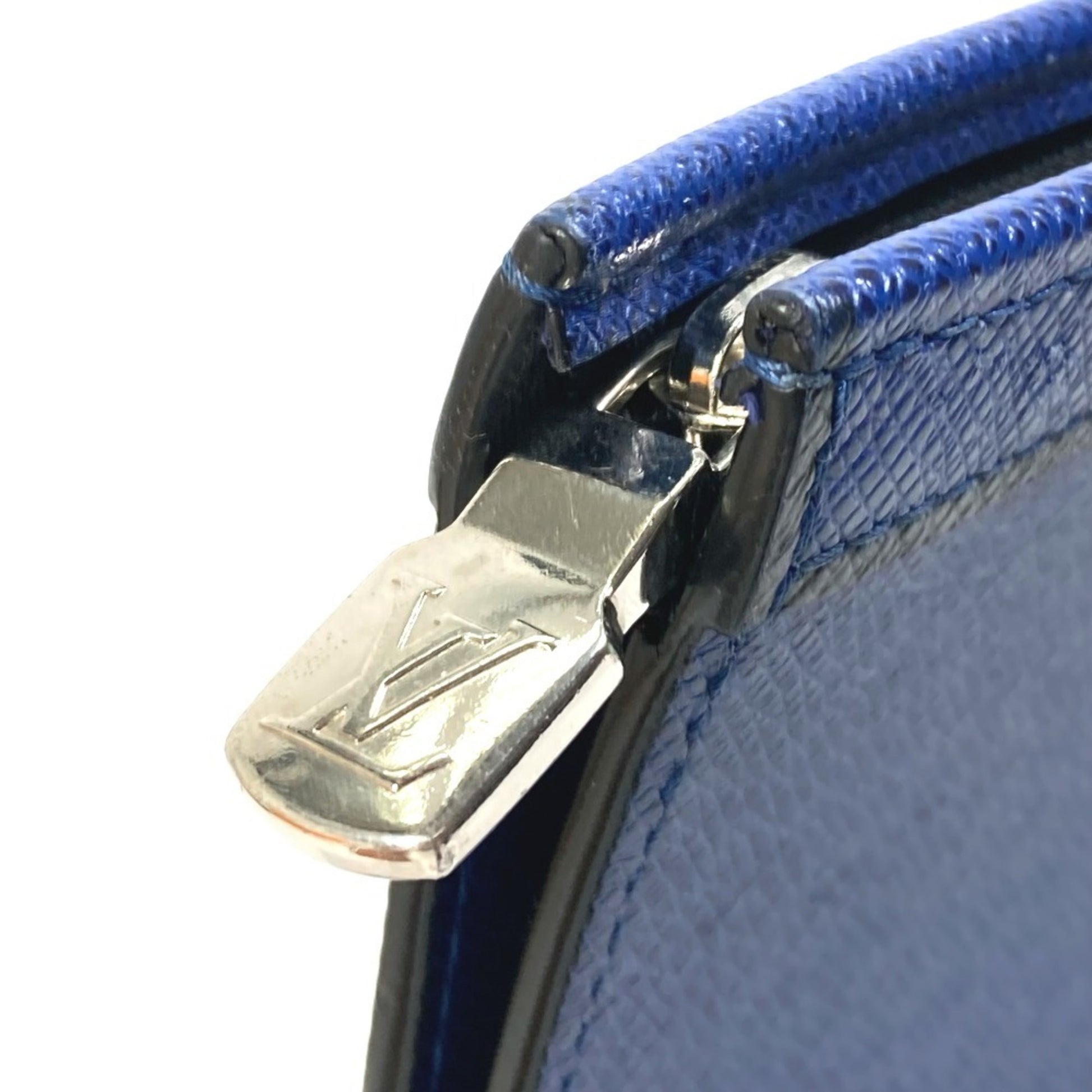 Louis Vuitton Pochette voyage, Blue, Leather, clutch
