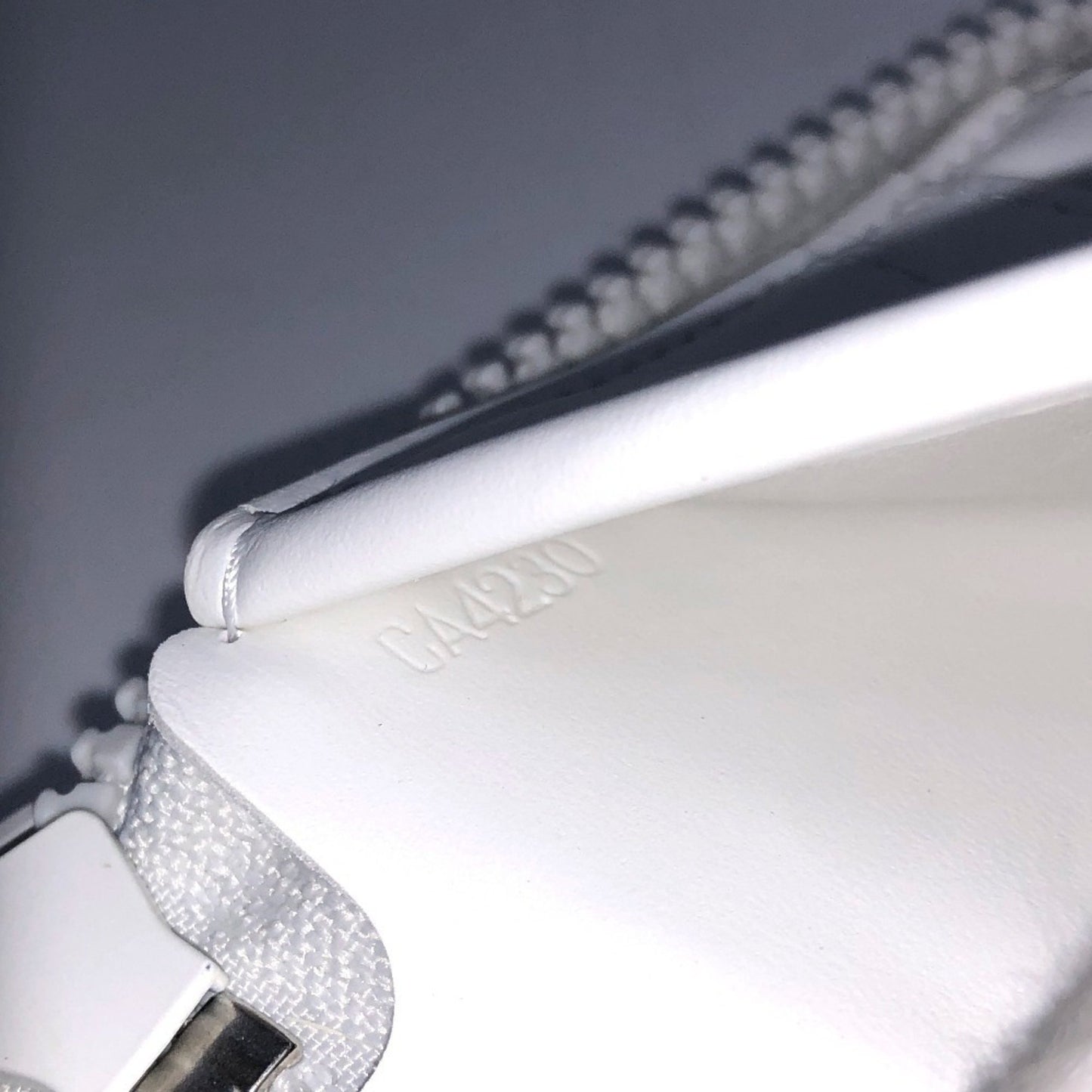 Louis Vuitton Zippy Wallet Vertical, White, Leather, wallet