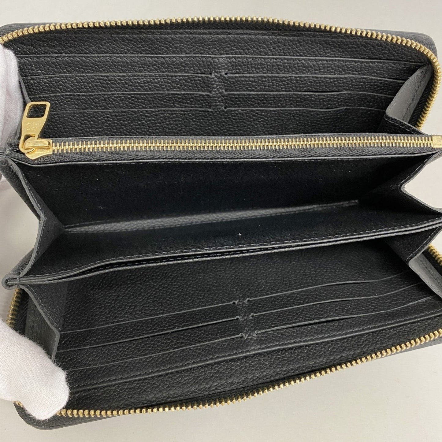 Louis Vuitton Zippy, Black, Leather, wallet