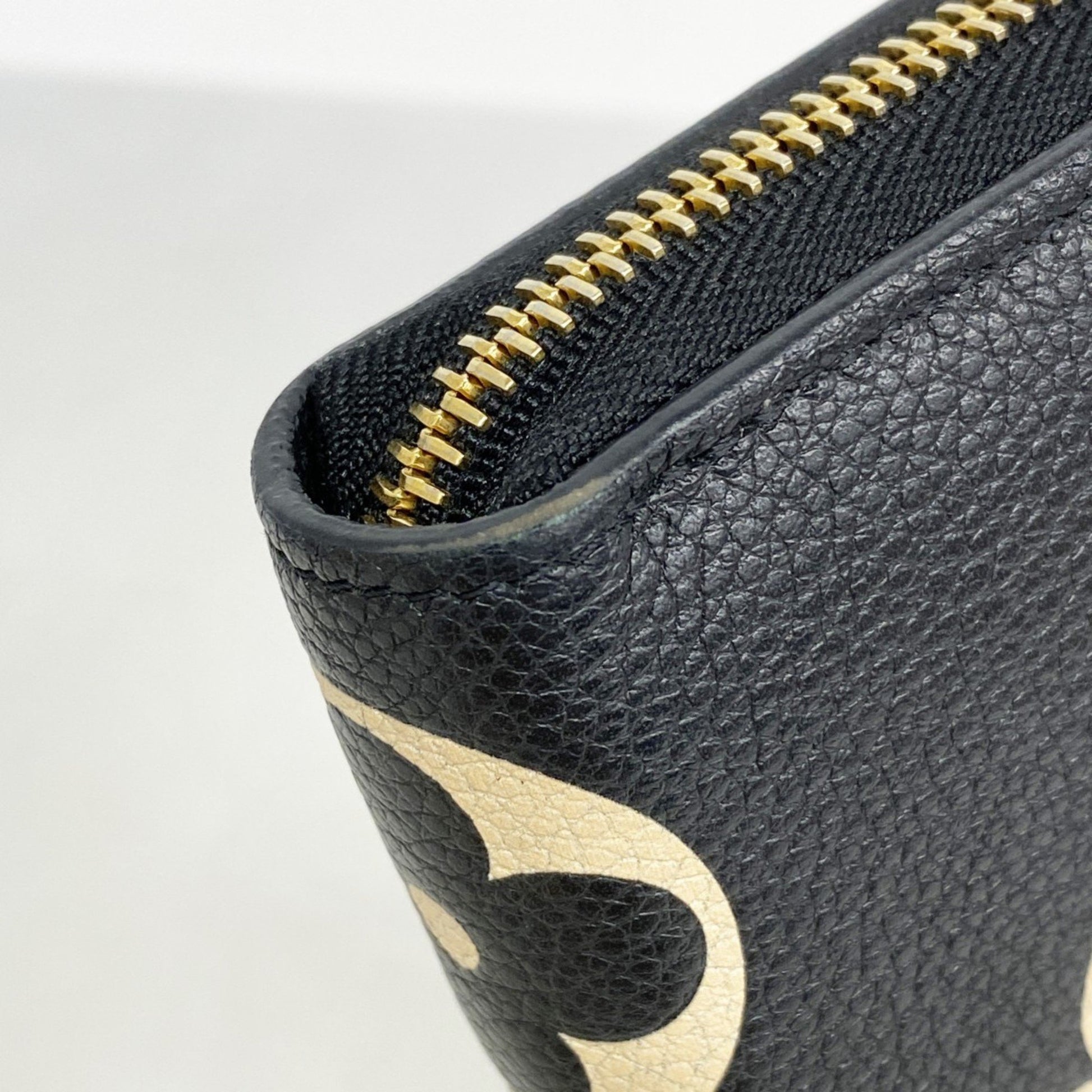 Louis Vuitton Zippy, Black, Leather, wallet