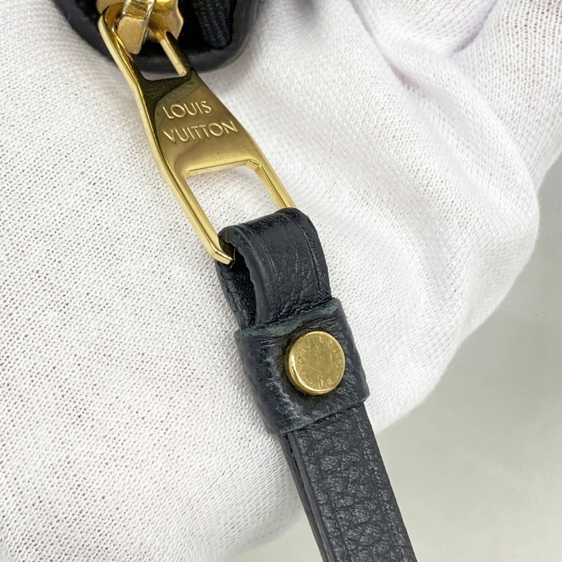 Louis Vuitton Zippy, Black, Leather, wallet