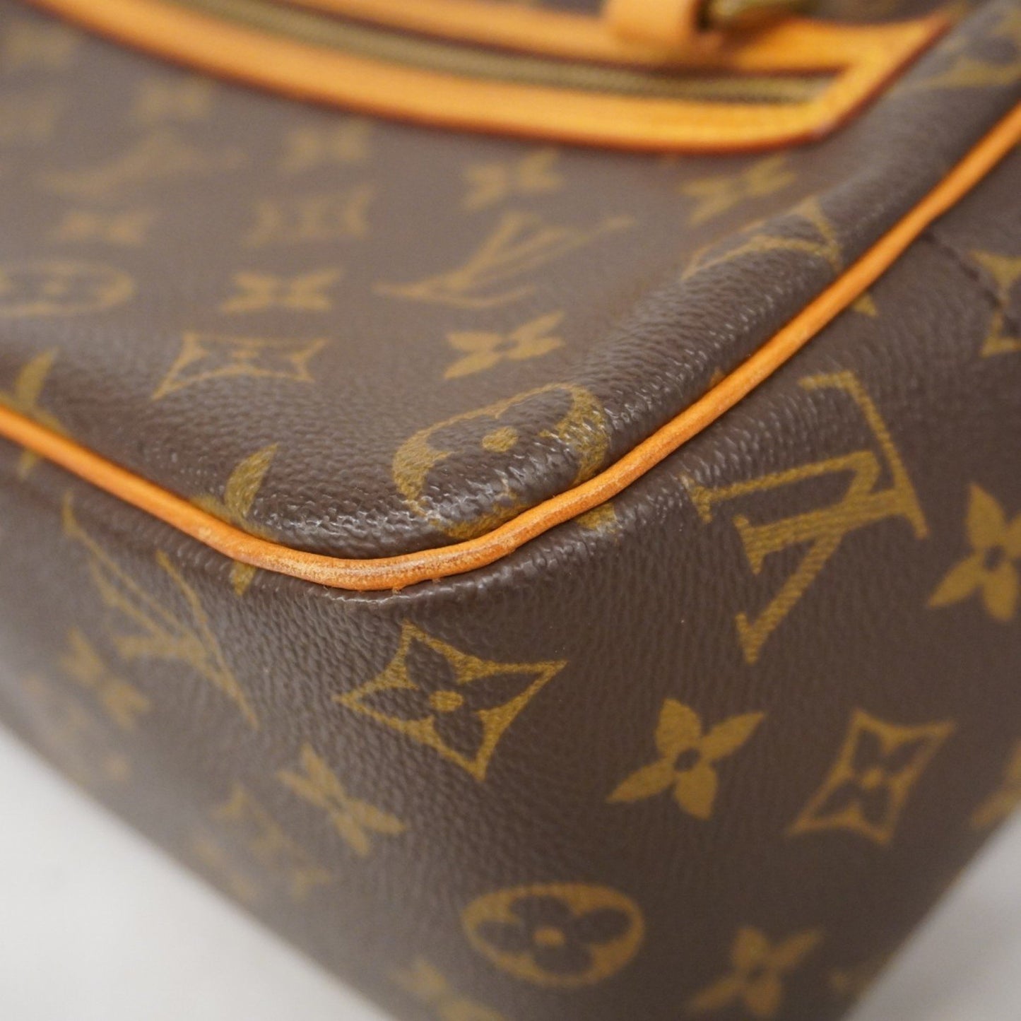 Louis Vuitton Cité, Brown, Canvas, shoulder