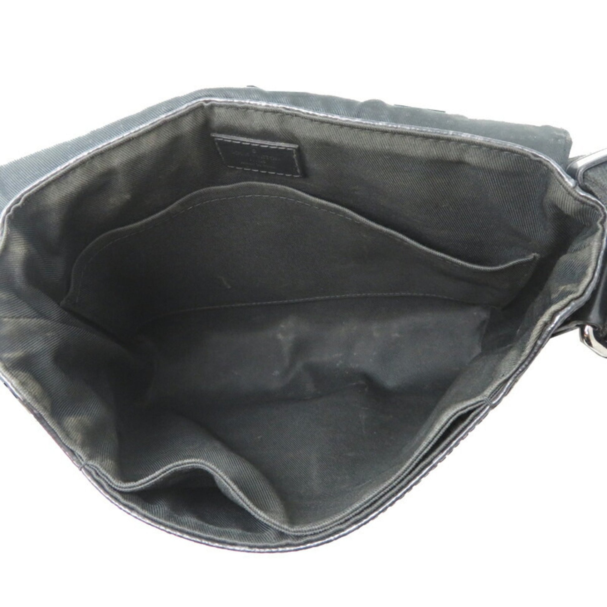 Louis Vuitton District, Black, Canvas, shoulder