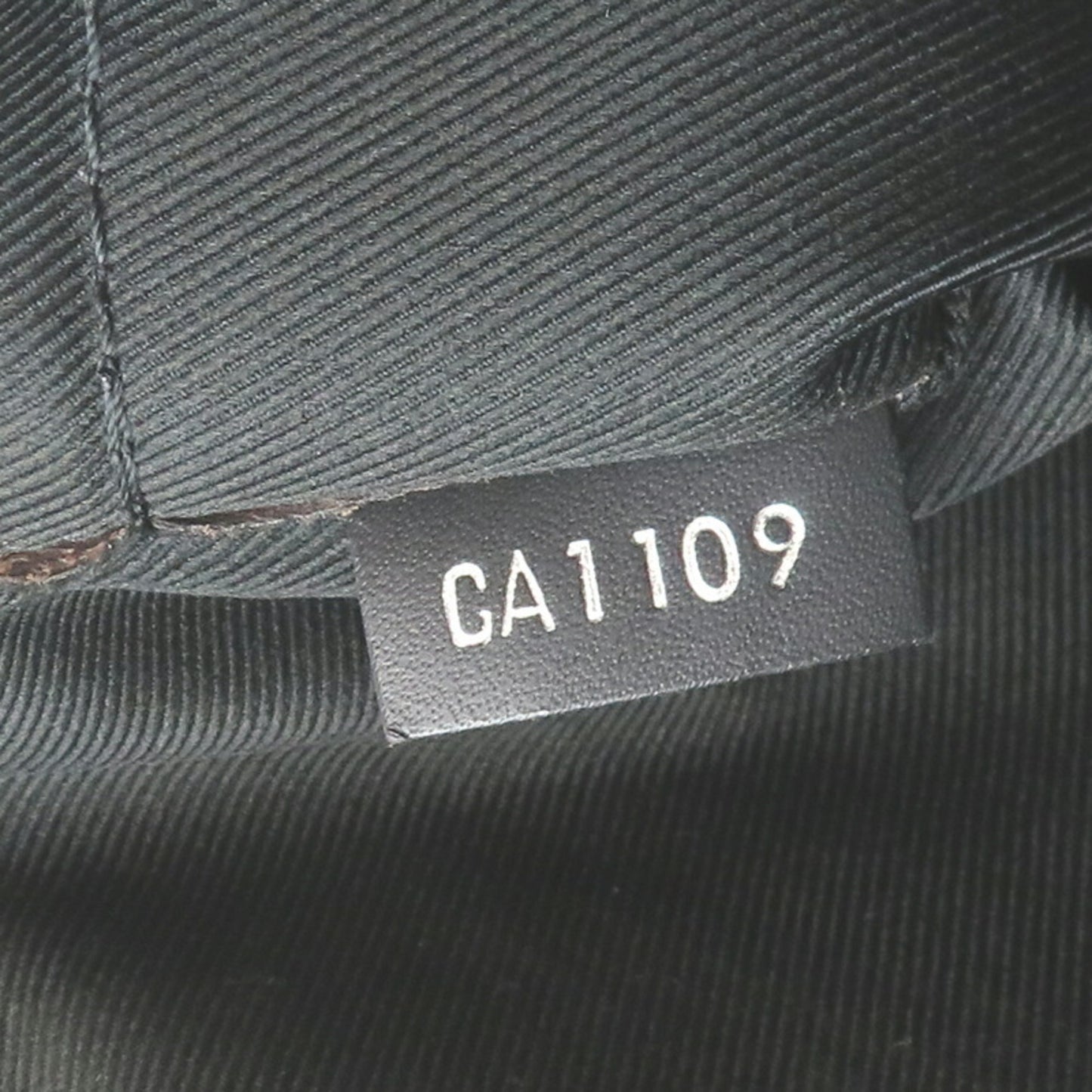 Louis Vuitton District, Black, Canvas, shoulder
