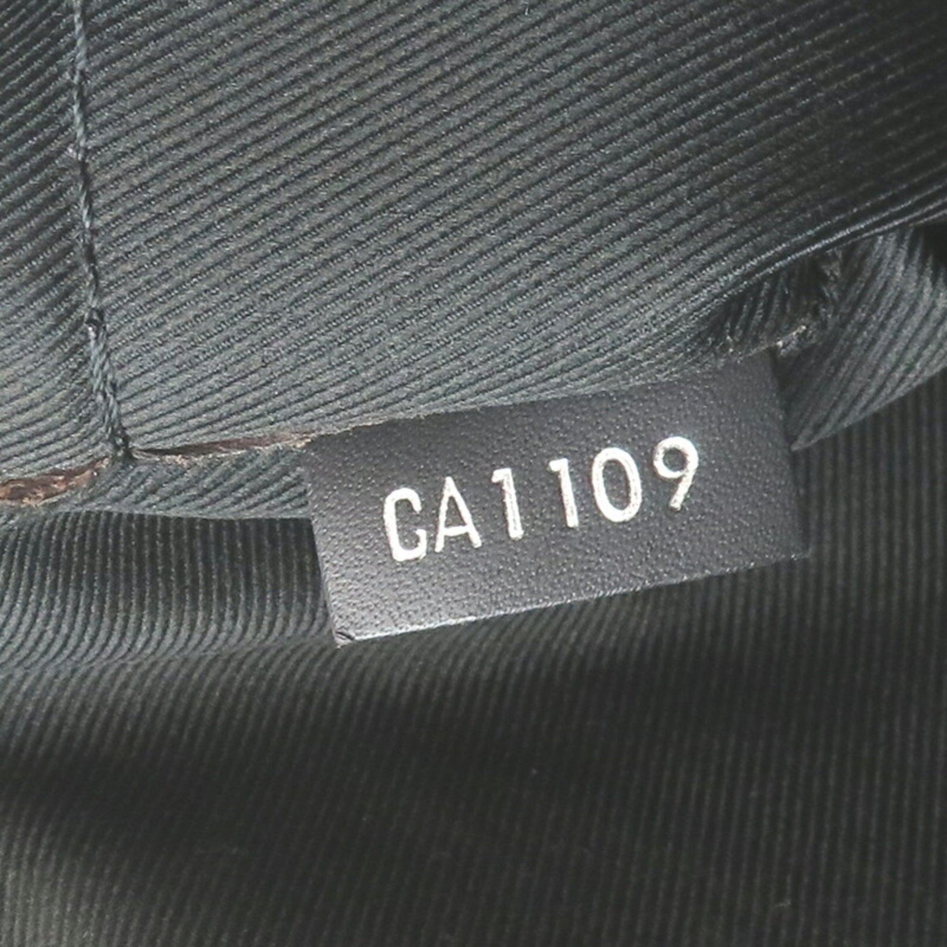 Louis Vuitton District, Black, Canvas, shoulder