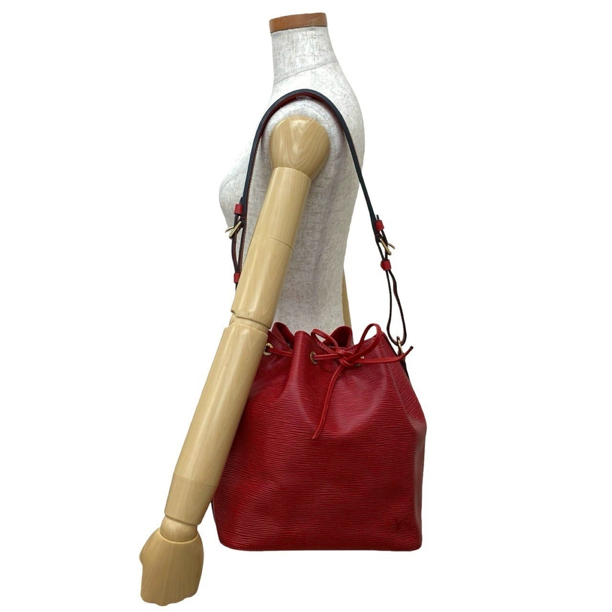 Louis Vuitton Petit Noé, Red, Leather, shoulder