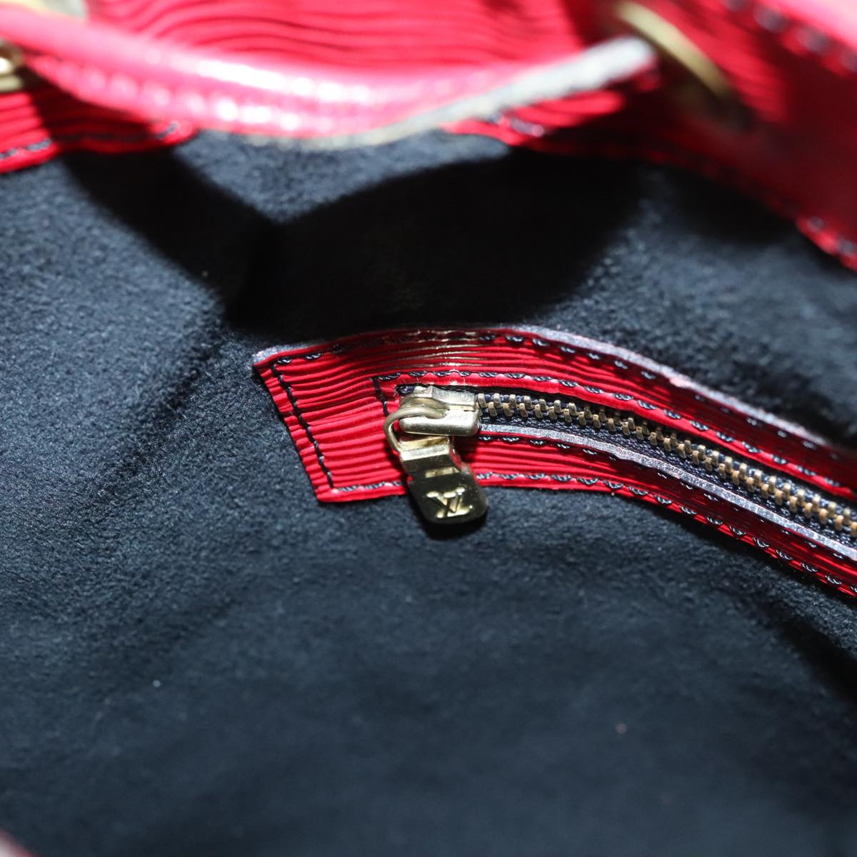 Louis Vuitton Noe, Red, Leather, shoulder
