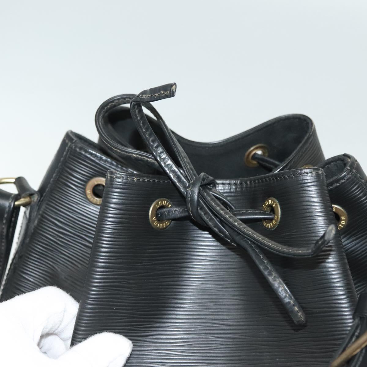 Louis Vuitton Noé, Black, Leather, shoulder