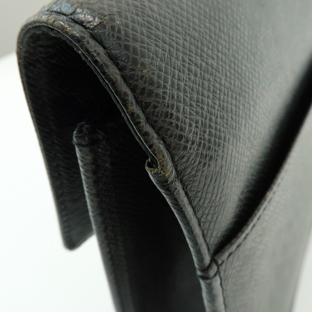 Louis Vuitton Selenga Pochette Taiga Leather, Gray, Leather, Clutch