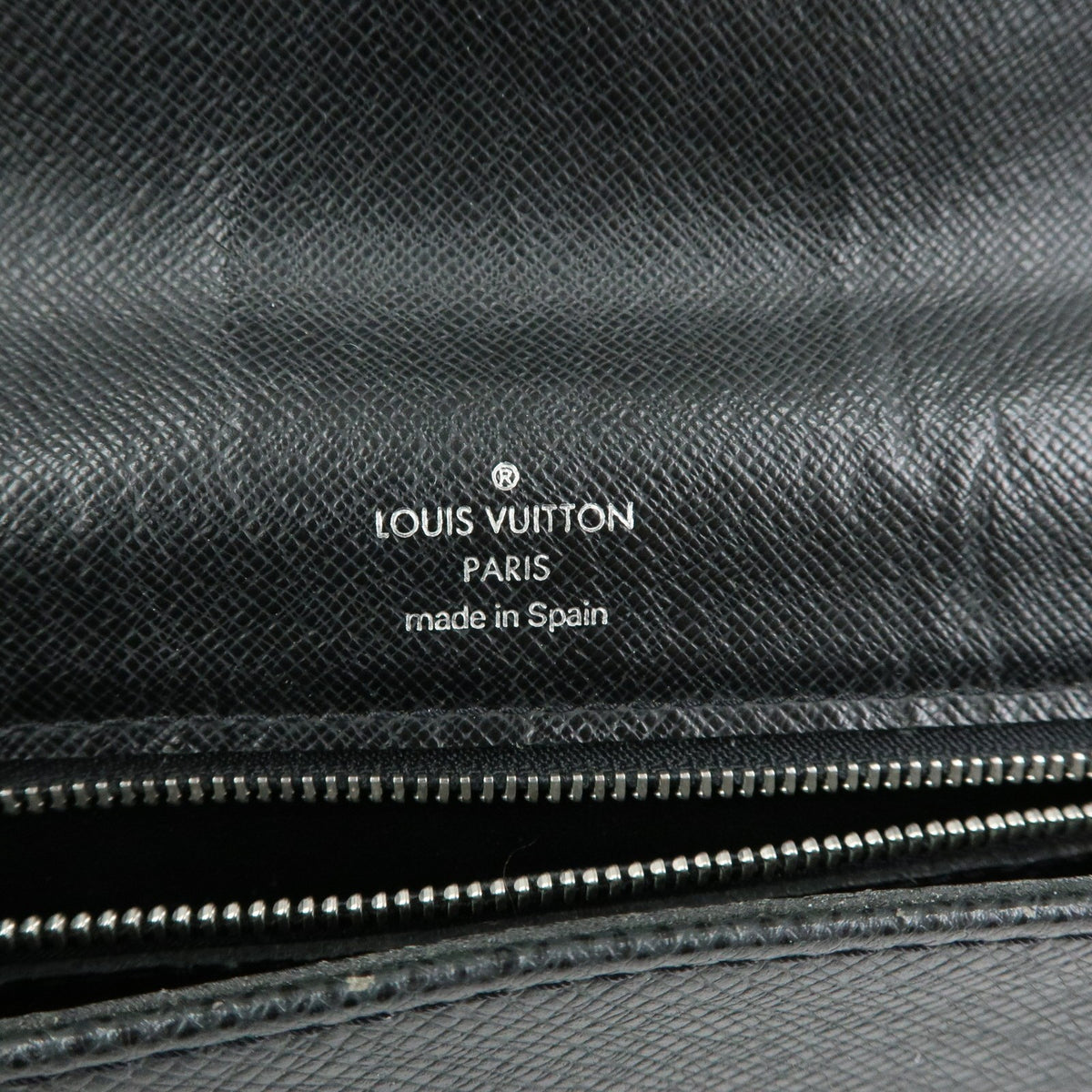 Louis Vuitton Selenga Pochette Taiga Leather, Black, Leather, Clutch
