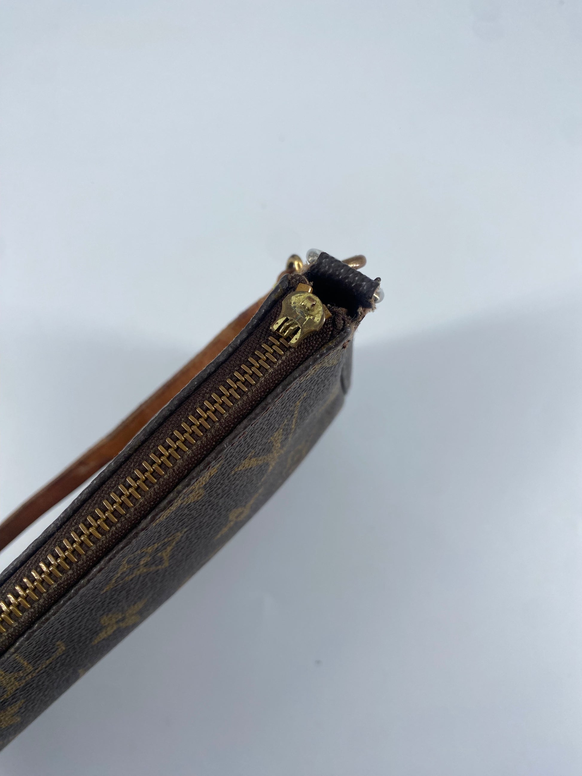 Louis Vuitton Pochette Accessoires Monogram Canvas, BROWN, CANVAS, Clutche & pouche