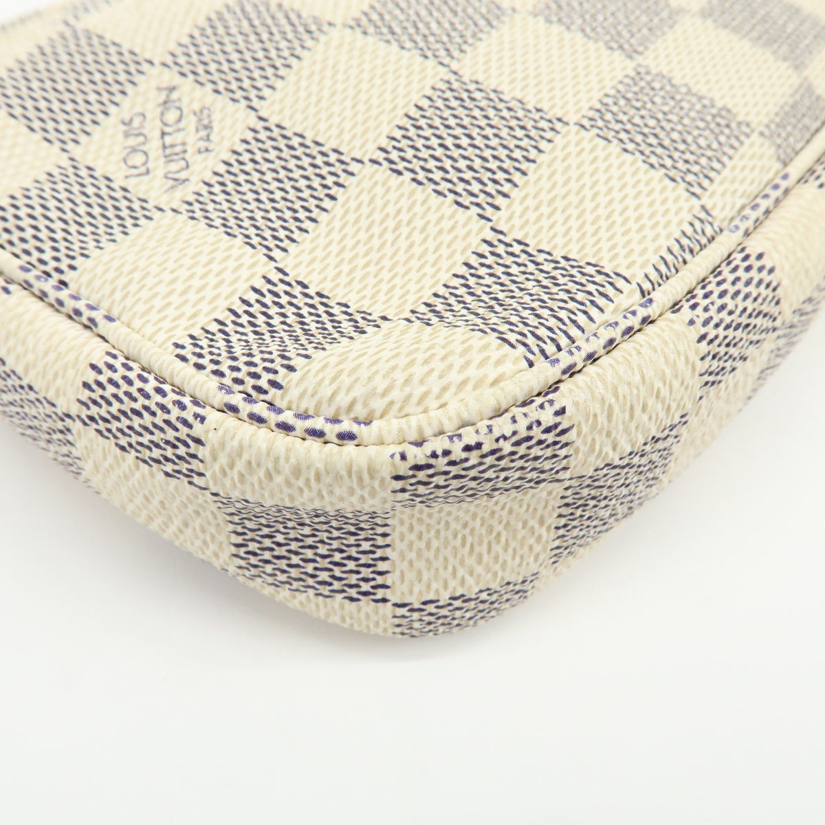 Louis Vuitton Pochette Accessoires Damier, White, Canvas, Clutch