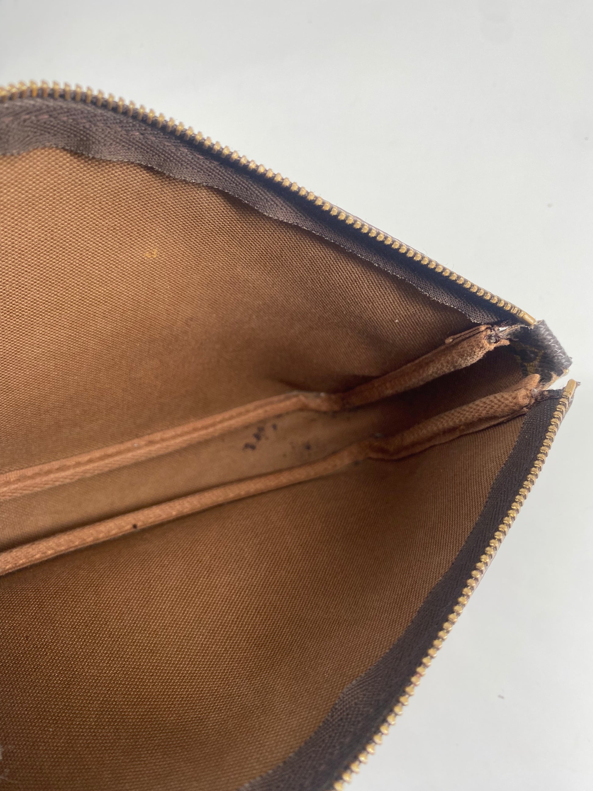 Louis Vuitton Pochette Accessoires Monogram Canvas, BROWN, CANVAS, Clutche & pouche