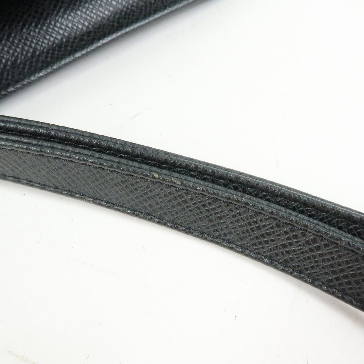 Louis Vuitton Selenga Pochette Taiga Leather, Black, Leather, Clutch