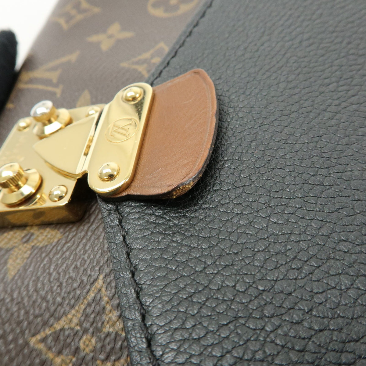 Louis Vuitton Pallas Chain Monogram Canvas and Calfskin, Brown, Canvas, Shoulder Bag