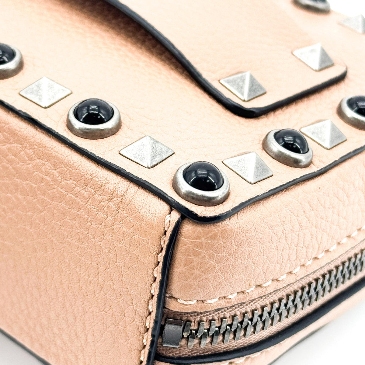 Valentino Garavani Rockstud Chain Camera Leather, Brown, Leather, Crossbody Bag