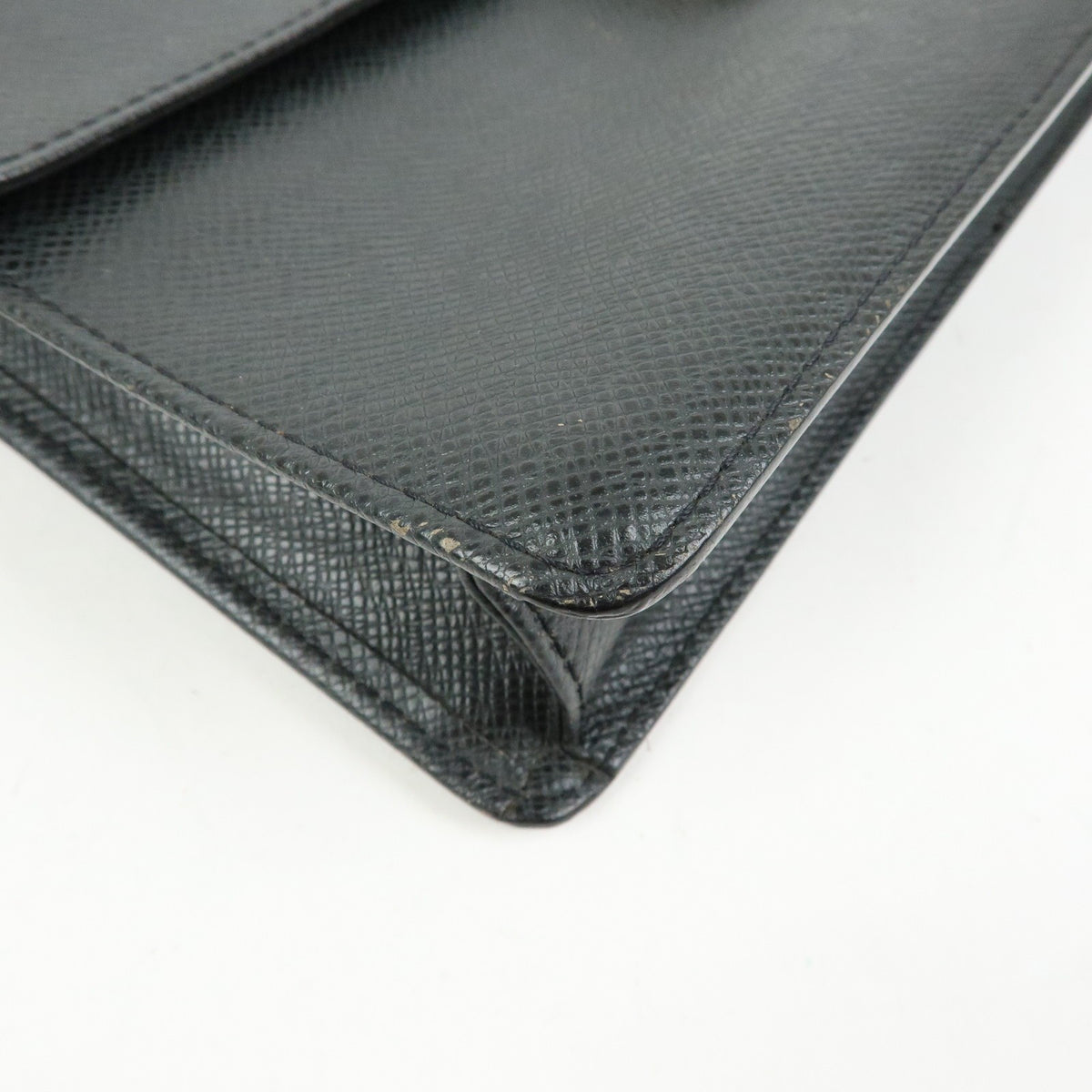 Louis Vuitton Selenga Pochette Taiga Leather, Black, Leather, Clutch
